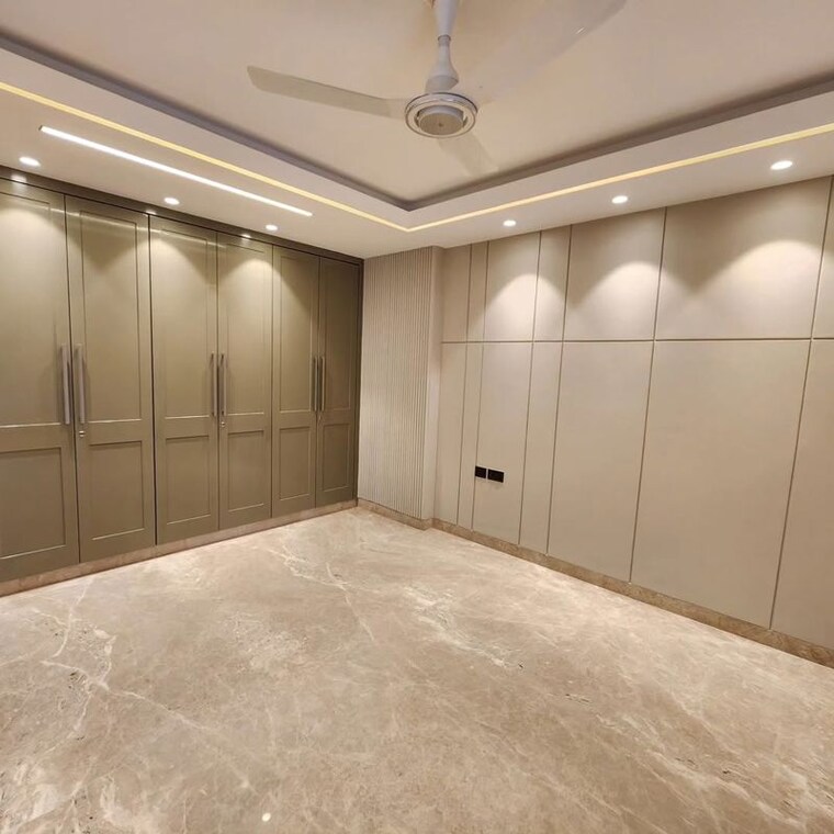 Room, ashok vihar phase 2 4 Bedroom 300 Sq.Yd. Builder Floor In Ashok Vihar Phase 2 Delhi 10168529