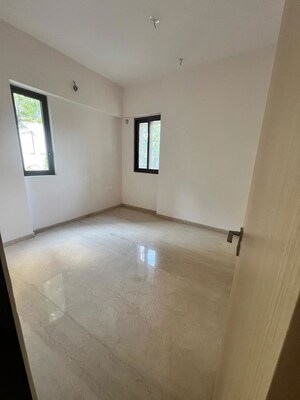 Room in 3 BHK Apartment at Runwal Elegante, Andheri West – for Rent