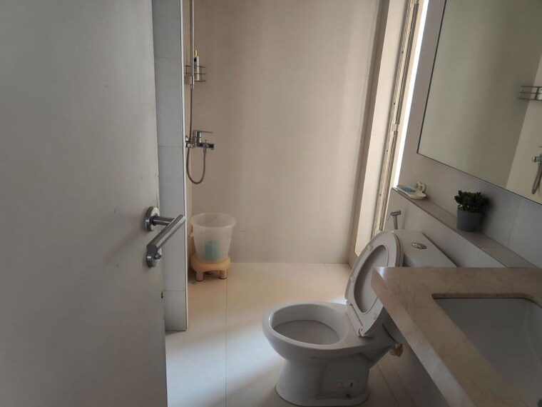 Bathroom, landmark-building-bandra-west 2.5 Bedroom 1423 Sq.Ft. Apartment In Bandra West Mumbai 10168538