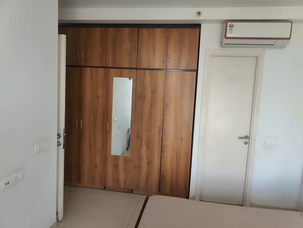 2.5 BHK + Pooja Room Apartment For Rent in Landmark Building Bandra West