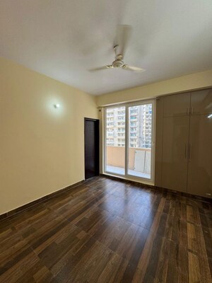 Room in 2 BHK Apartment at ACE Platinum, Zeta I Greater Noida – for Rent