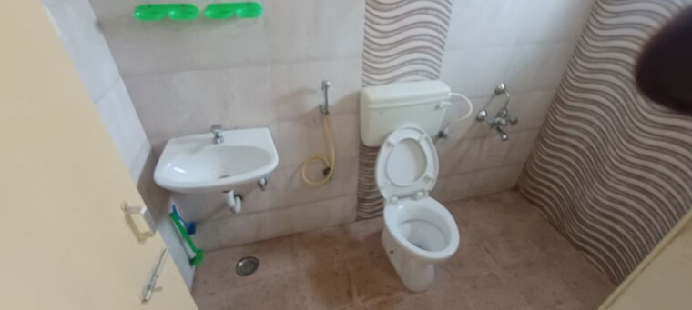 Bathroom, dl-pinnacle 2 Bedroom 958 Sq.Ft. Apartment In Irumbuliyur Chennai 10168577