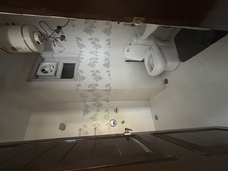 Bathroom, saket 3 Bedroom 1500 Sq.Ft. Builder Floor In Saket Delhi 10168581