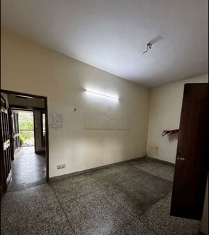 Room in 2 BHK Builder Floor at Sector 7 – for Rent