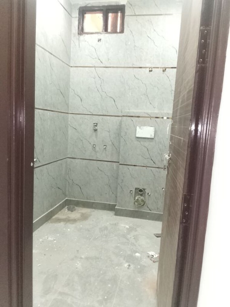Bathroom, nawada 3 Bedroom 950 Sq.Ft. Builder Floor In Nawada Delhi 10168644