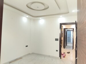 Room in 3 BHK Builder Floor at Nawada – for Rent