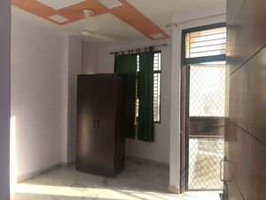 Room in 3 BHK Builder Floor at Dwarka Mor – for Rent