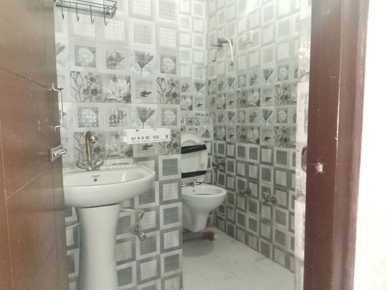 Bathroom, dwarka mor 3 Bedroom 950 Sq.Ft. Builder Floor In Dwarka Mor Delhi 10168647