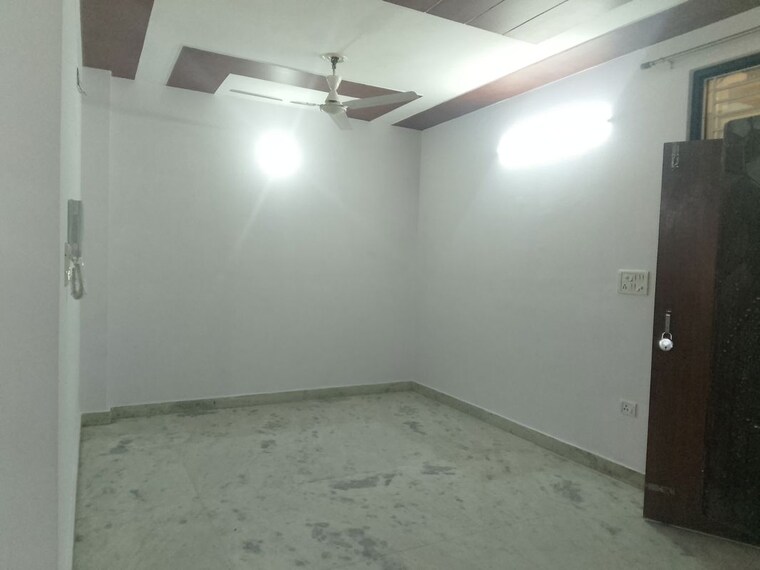 Room, dwarka mor 3 Bedroom 950 Sq.Ft. Builder Floor In Dwarka Mor Delhi 10168647