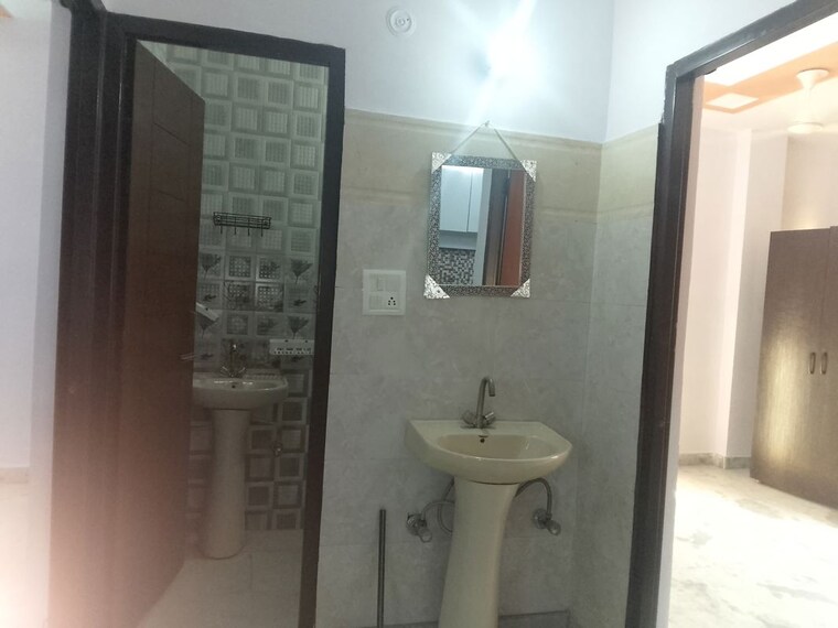 Bathroom, dwarka mor 3 Bedroom 950 Sq.Ft. Builder Floor In Dwarka Mor Delhi 10168647
