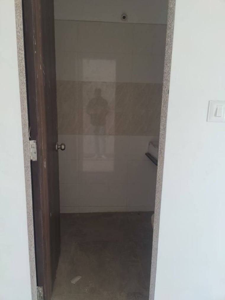 Bathroom, sushanku-avenue-36 1 RK 280 Sq.Ft. Apartment In Goregaon West Mumbai 10168666