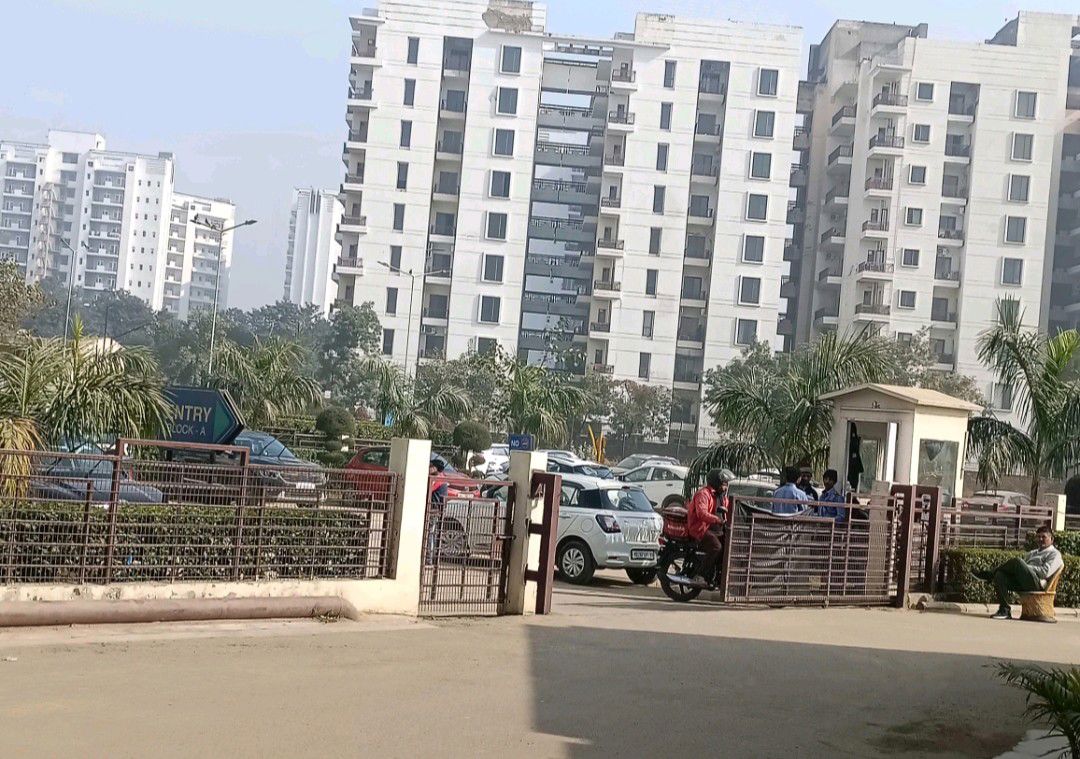 Retail Shop For Sale in Suncity Avenue 76