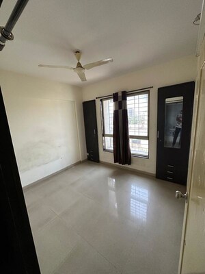 Room in 2 BHK Apartment at Banyan Tree Apartments Kharadi, Kharadi – for Rent