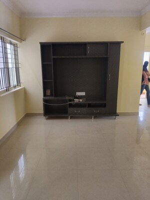 Room in 2 BHK Apartment at Krishna Residency Kadubeesanahalli, Kadubeesanahalli – for Rent