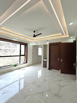 Room in 3 BHK Builder Floor at Ardee City, Sector 52 – for Rent