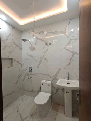 Bathroom in 3 BHK Builder Floor at Ardee City, Sector 52 – for Rent