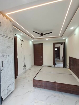 Building Lobby in 3 BHK Builder Floor at Ardee City, Sector 52 – for Rent