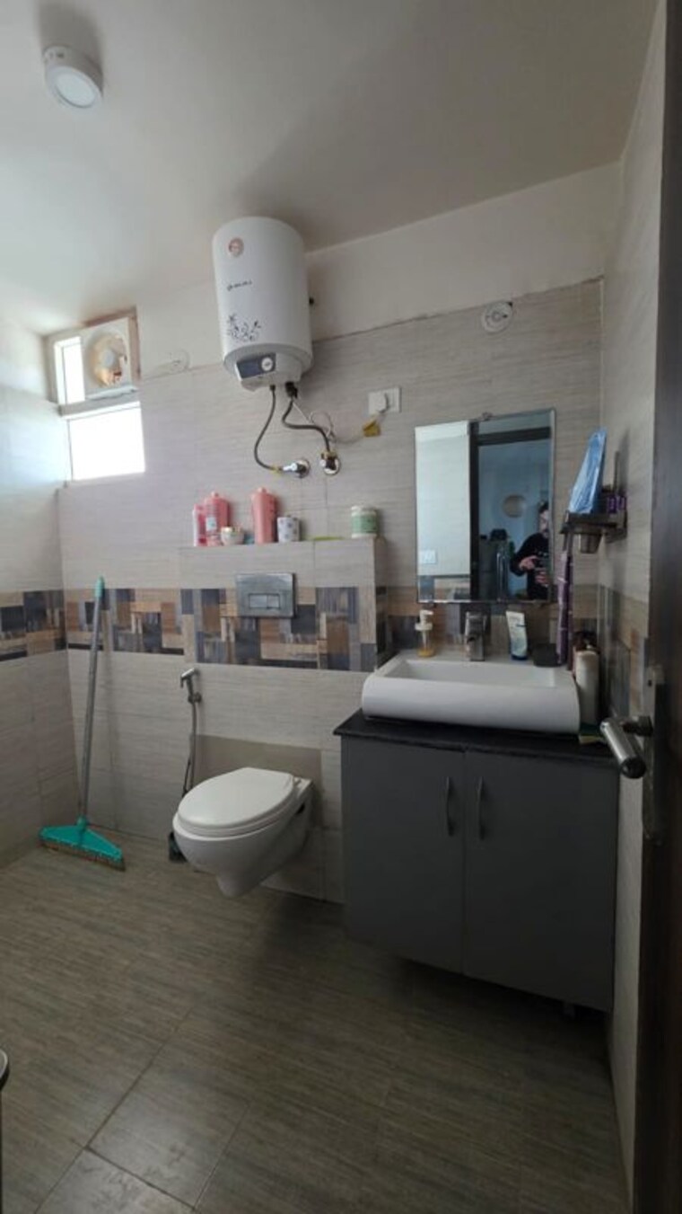 Bathroom, indrapuram 2 Bedroom 900 Sq.Ft. Builder Floor In Indrapuram Ghaziabad 10000393