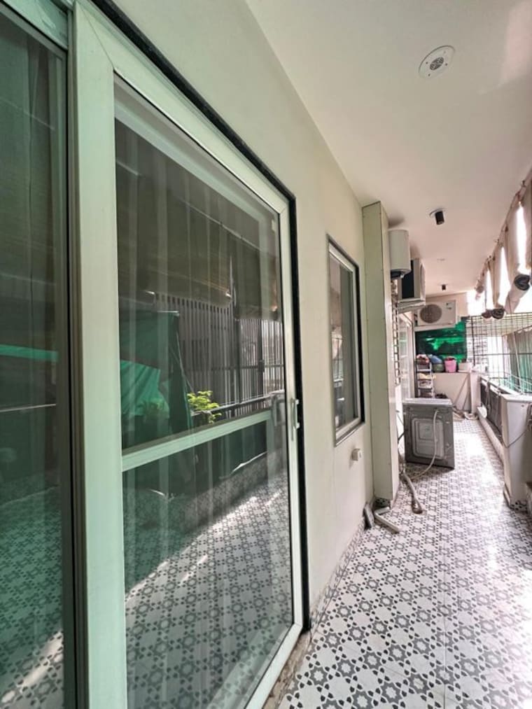 Balcony, rwa-residential-society-sector-46 3 Bedroom 2300 Sq.Ft. Builder Floor In Sector 46 Gurgaon 10168718