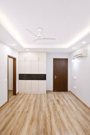 Bedroom in 4 BHK Builder Floor at Huda Staff Colony, Sector 46 – for Rent
