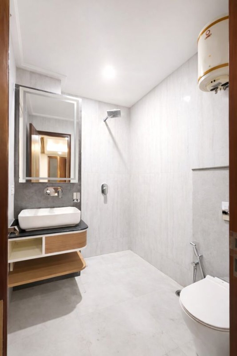 Bathroom, huda-staff-colony 4 Bedroom 2500 Sq.Ft. Builder Floor In Sector 46 Gurgaon 10168740