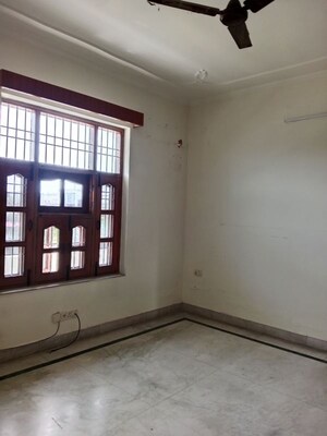 Room in 3.5 BHK Builder Floor at Sector 13 – for Rent