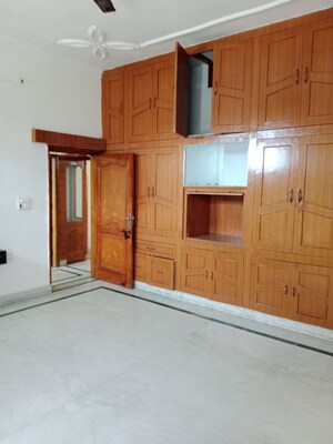 Room in 3.5 BHK Builder Floor at Sector 13 – for Rent
