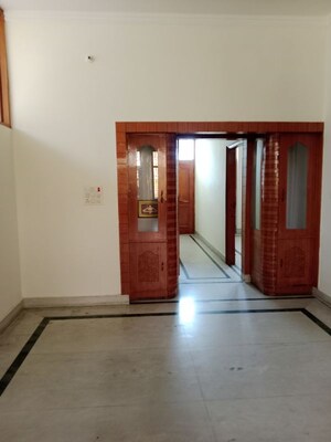 Room in 3.5 BHK Builder Floor at Sector 13 – for Rent
