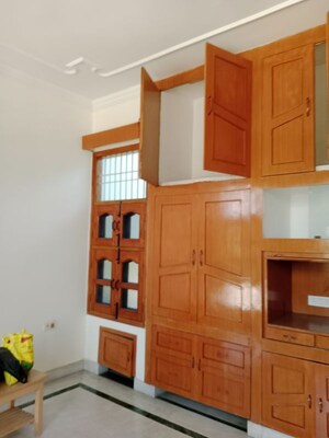 Furnished Amenities in 3.5 BHK Builder Floor at Sector 13 – for Rent