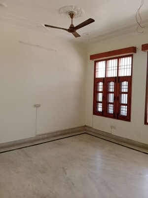 Room in 3.5 BHK Builder Floor at Sector 13 – for Rent