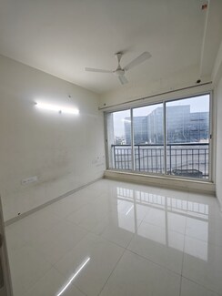 2 BHK Apartment For Rent in L&T Seawoods Residences Phase 2