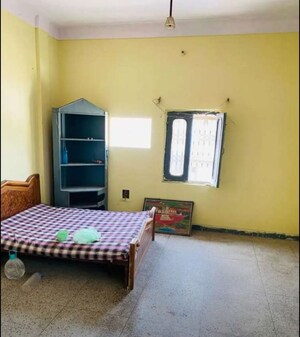 Living Room in 2 BHK Apartment at Husainganj – for Rent