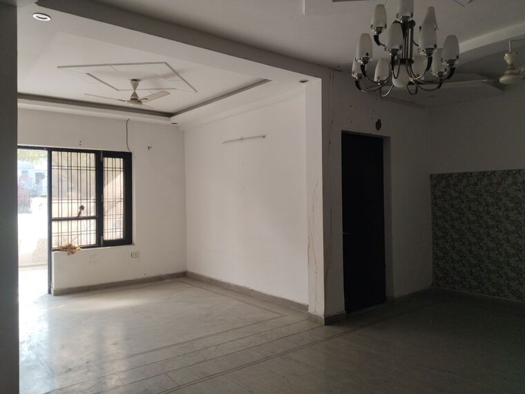 Room, sector 37 3 Bedroom 2250 Sq.Ft. Builder Floor In Sector 37 Faridabad 9931046