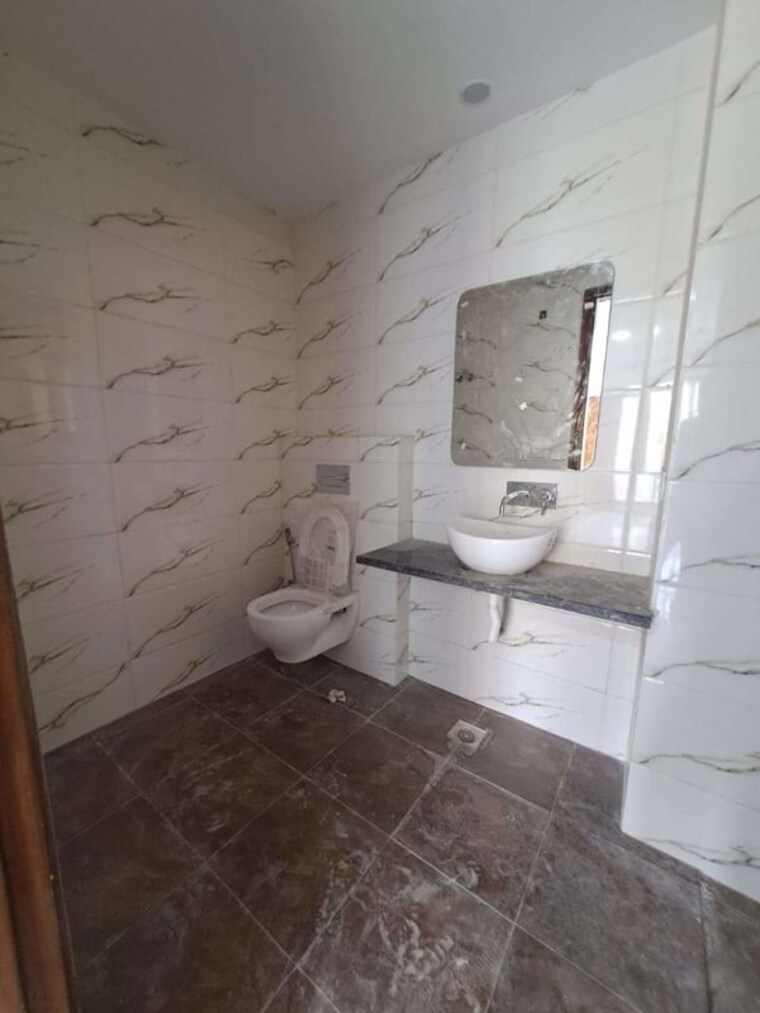 Bathroom, unitech-south-city-1 2 Bedroom 1500 Sq.Ft. Builder Floor In South City 1 Gurgaon 10168783