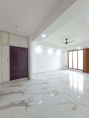 Room in 2 BHK Builder Floor at Unitech South City 1, South City 1 – for Rent