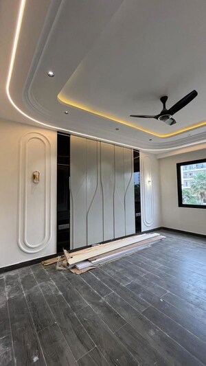 Building Lobby in 3 BHK Builder Floor at BPTP Green Oaks, Sector 70a – for Sale