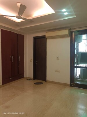 Room in 3 BHK Builder Floor at Safdarjung Enclave – for Rent
