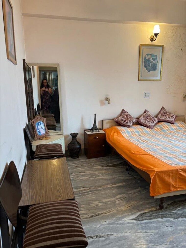 Living Room, east of kailash 3 Bedroom 200 Sq.Yd. Builder Floor In East Of Kailash Delhi 10168830
