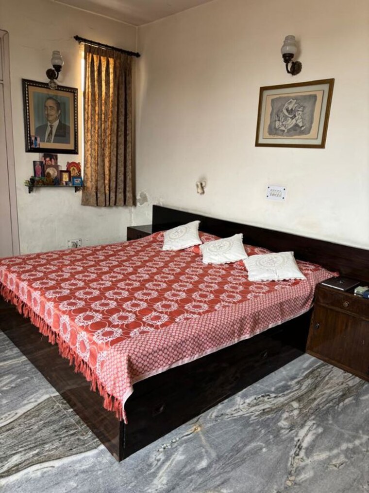 Bedroom, east of kailash 3 Bedroom 200 Sq.Yd. Builder Floor In East Of Kailash Delhi 10168830