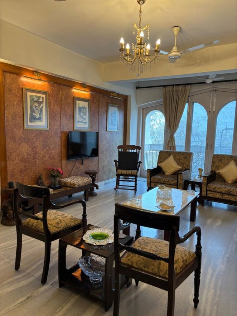 Gym, east of kailash 3 Bedroom 200 Sq.Yd. Builder Floor In East Of Kailash Delhi 10168830