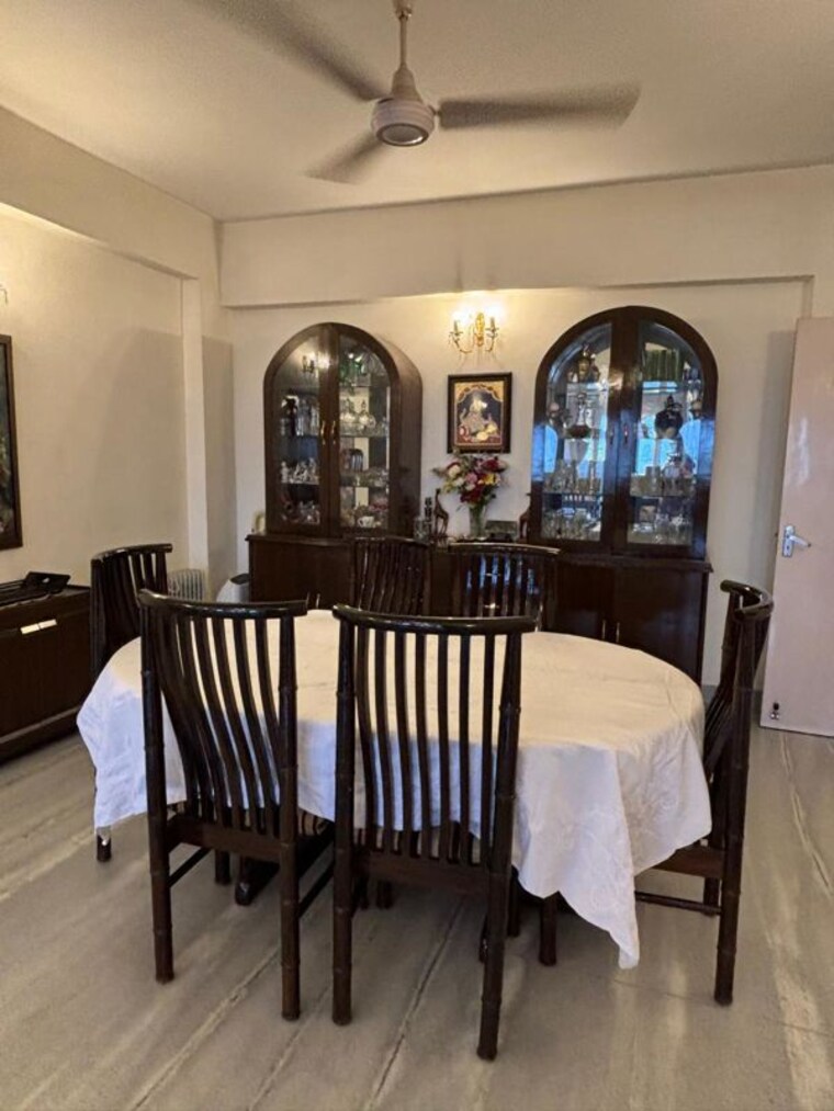 Team Area, east of kailash 3 Bedroom 200 Sq.Yd. Builder Floor In East Of Kailash Delhi 10168830