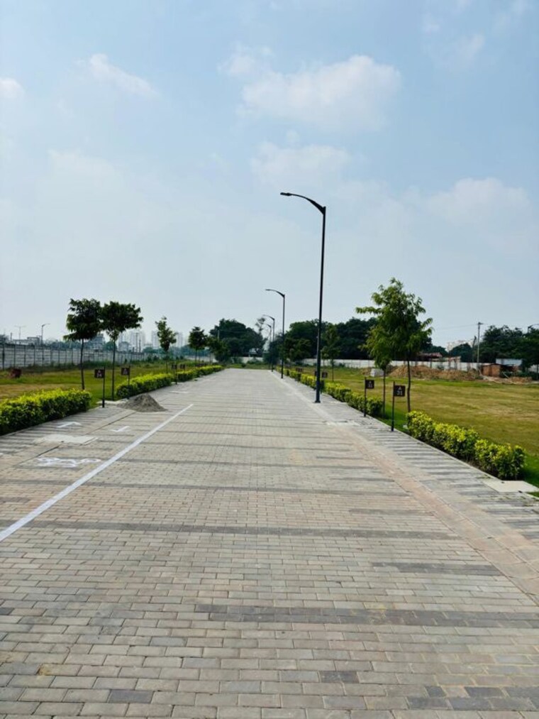 Garden, bptp-parkland-pride  230 Sq.Yd. Plot In Sector 77 Faridabad 10168832