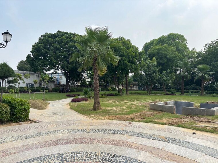 Garden, bptp-parkland  208 Sq.Yd. Plot In Sector 75 Faridabad 10168837