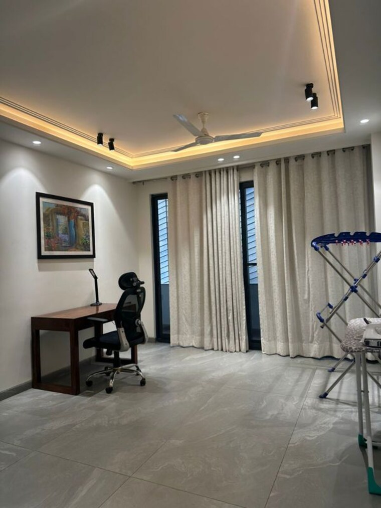 Gym, greater kailash i 3 Bedroom 250 Sq.Yd. Builder Floor In Greater Kailash I Delhi 10168838