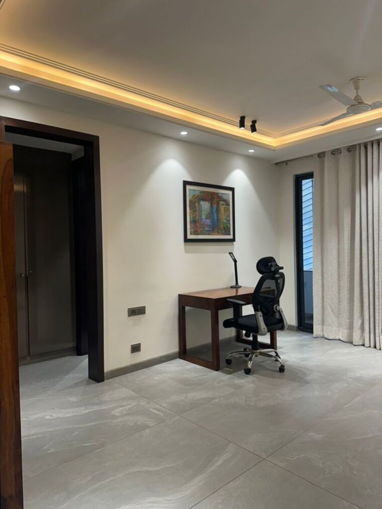  Parking, greater kailash i 3 Bedroom 250 Sq.Yd. Builder Floor In Greater Kailash I Delhi 10168838