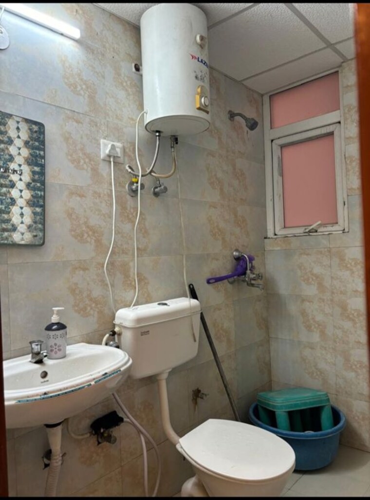 Bathroom, signature-the-serenas 2 Bedroom 531 Sq.Ft. Apartment In Sohna Sector 36 Gurgaon 10168853