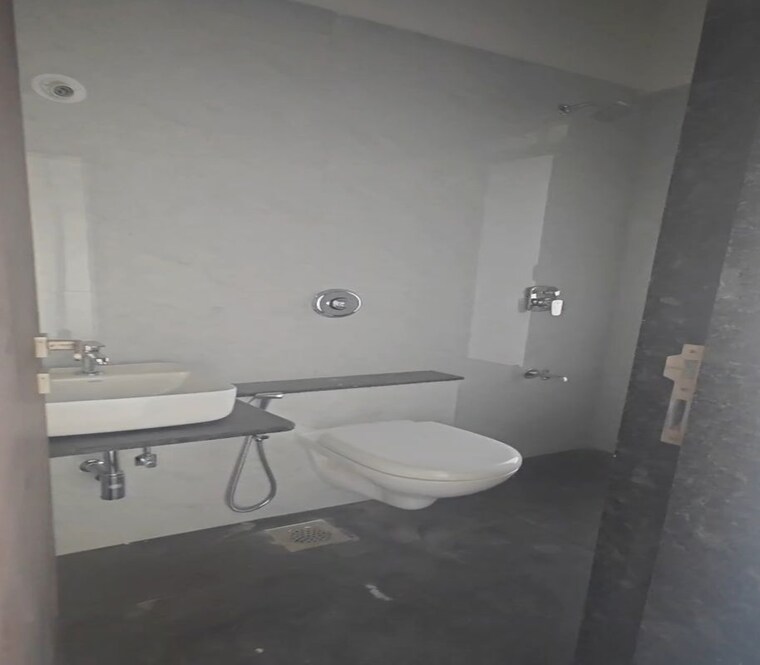 Bathroom, sion 1 Bedroom 585 Sq.Ft. Apartment In Sion Mumbai 10168861