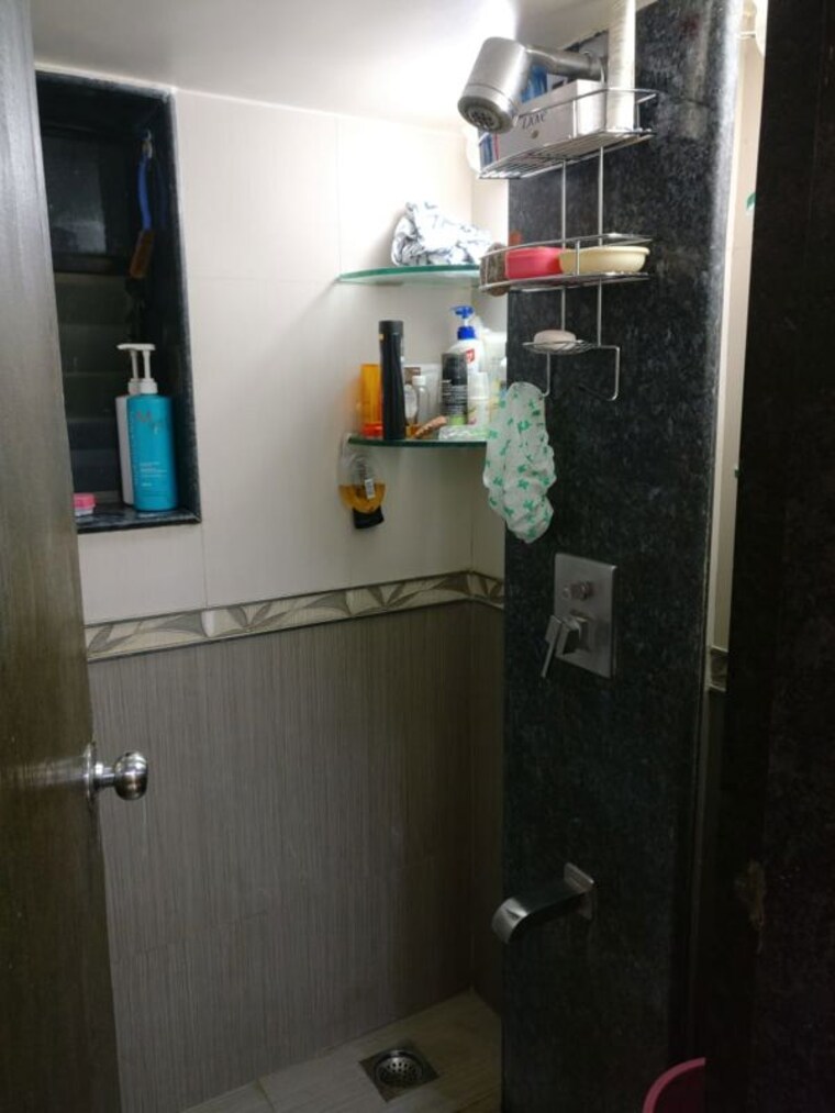 Bathroom, gurudev-apartment 2 Bedroom 750 Sq.Ft. Apartment In Prabhadevi Mumbai 10168863
