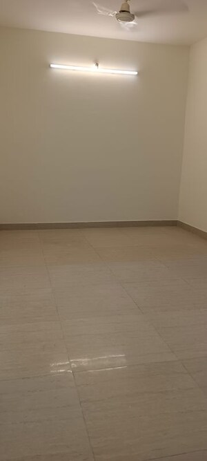 Room in 3 BHK Apartment at HDIL Metropolis Residences, Andheri West – for Rent