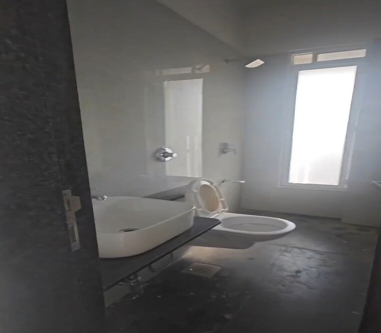Bathroom, sion 2 Bedroom 876 Sq.Ft. Apartment In Sion Mumbai 10168868